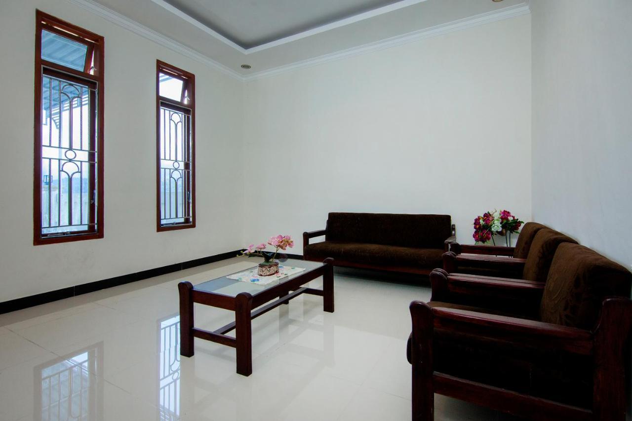 Oyo 2220 Pink'S Guest House Tarutung Exterior foto
